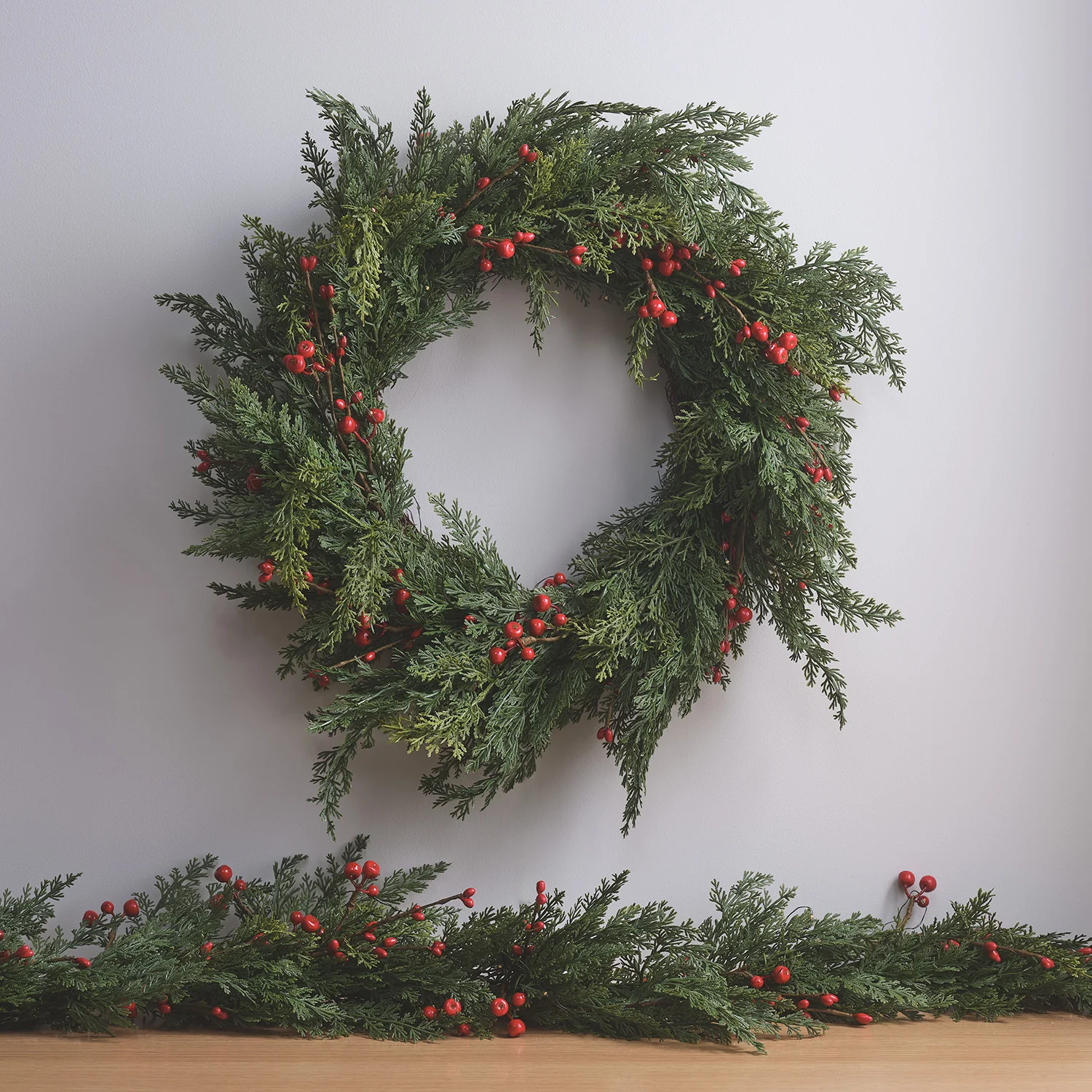 Pre Lit Red Berry Christmas Wreath & Garland - Image 2