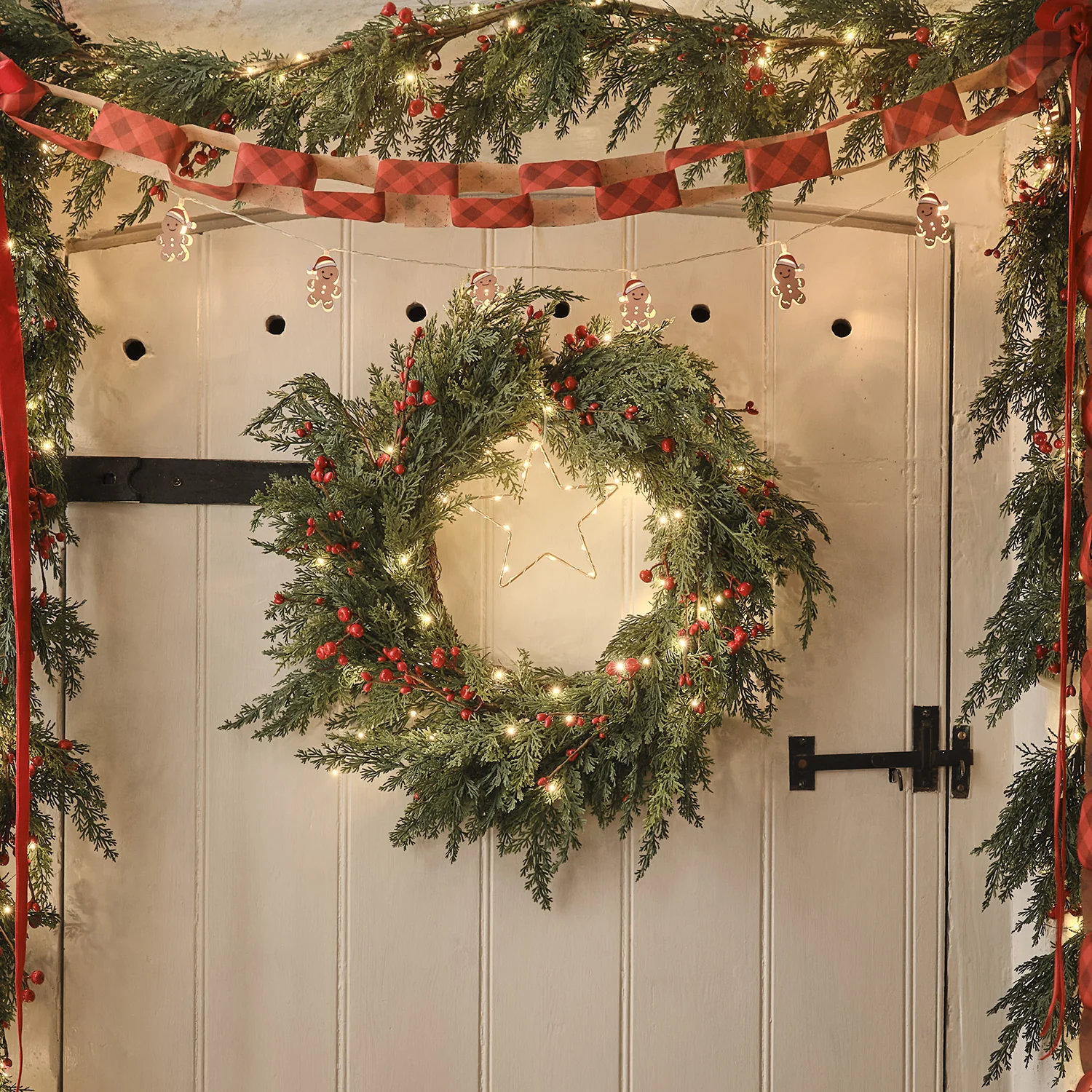 Pre Lit Red Berry Christmas Wreath & Garland - Image 3