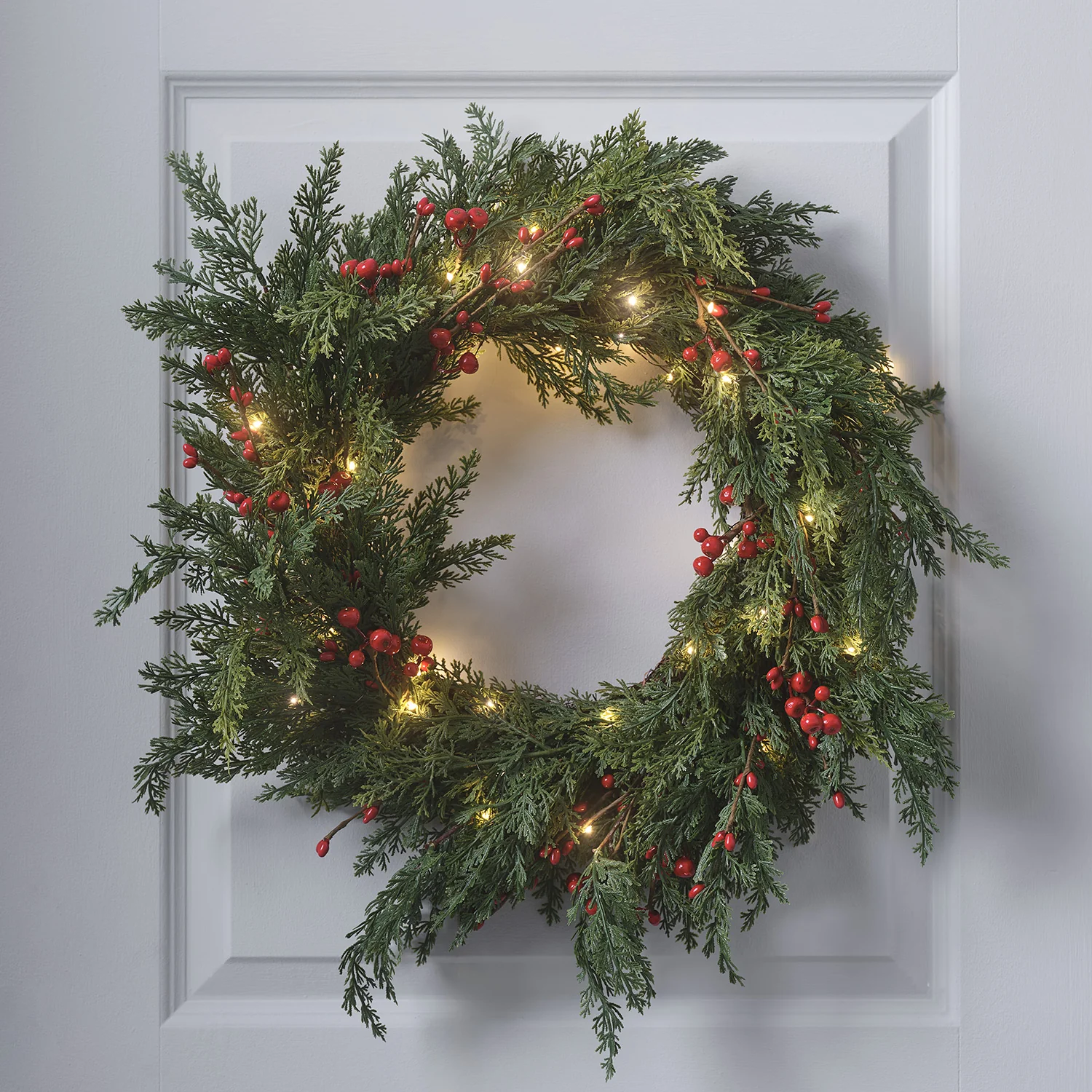 Pre Lit Red Berry Christmas Wreath & Garland - Image 5
