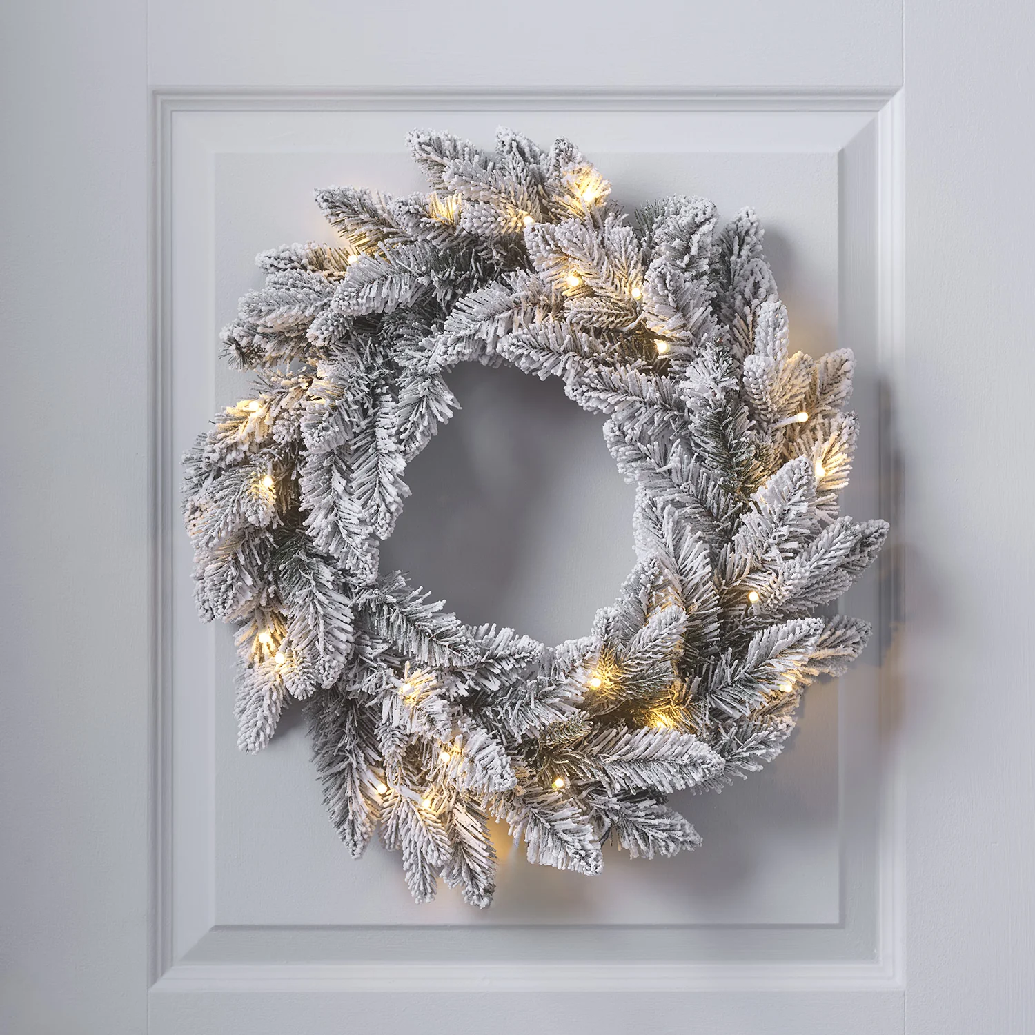 Pre Lit Snowy Christmas Wreath & Garland - Image 3
