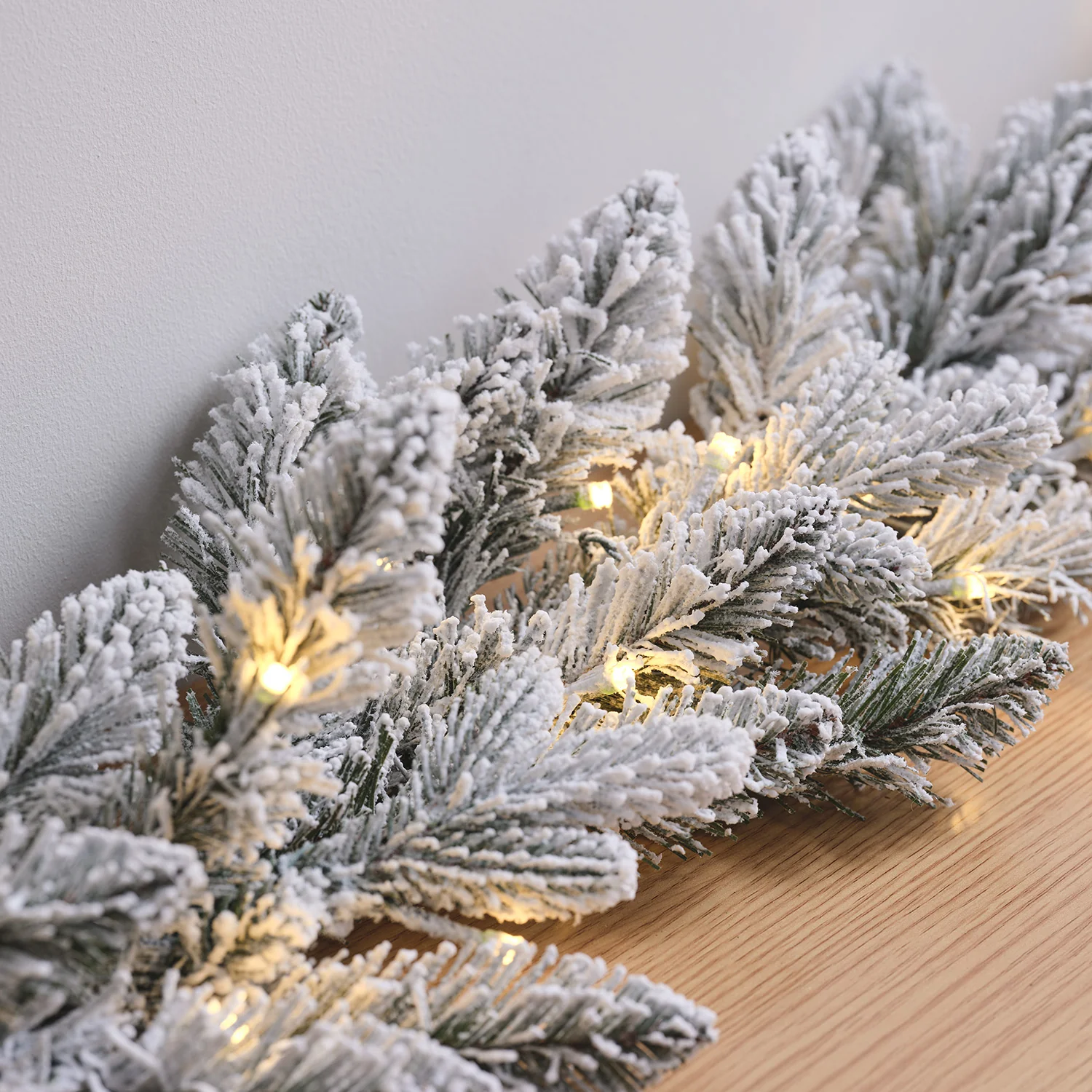 Pre Lit Snowy Christmas Wreath & Garland - Image 4