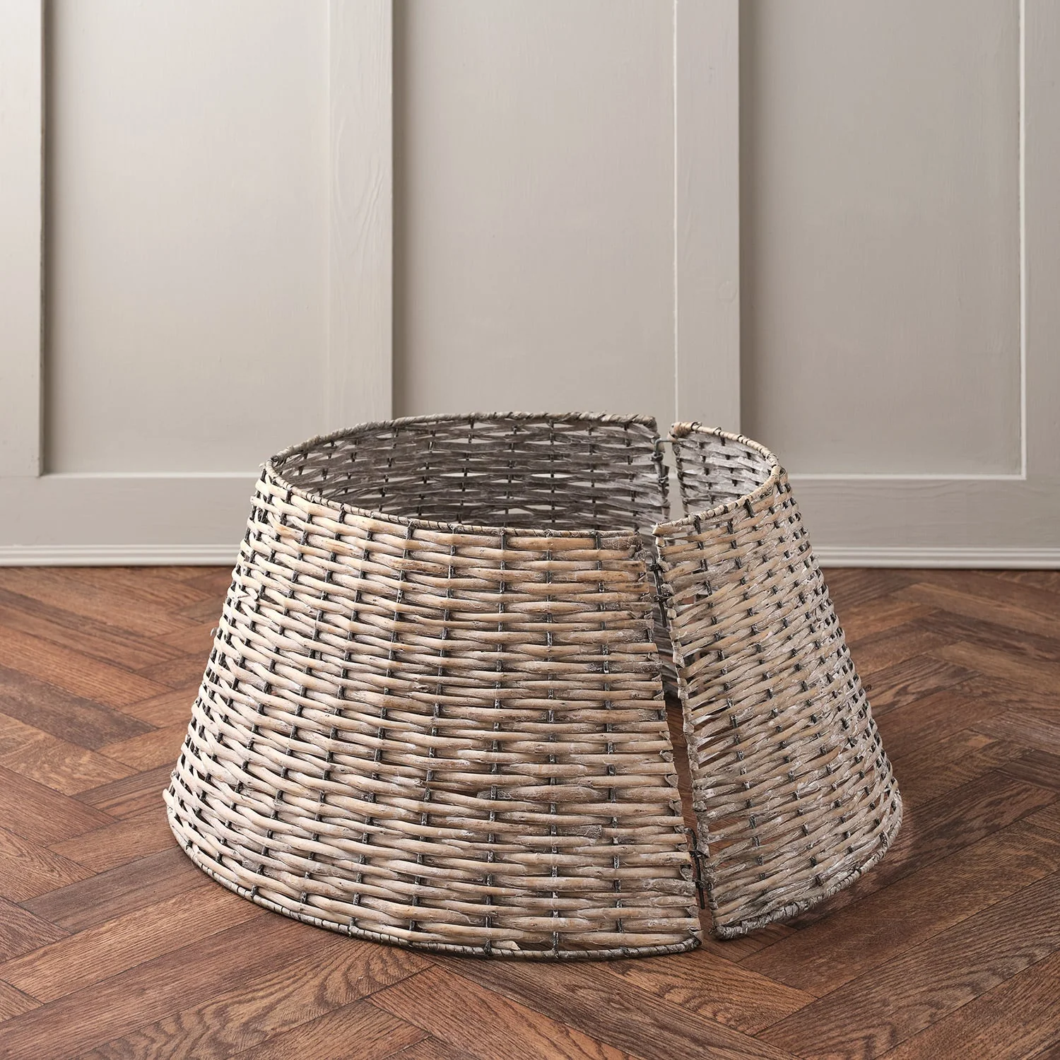 Rattan Christmas Tree Skirt - Image 2