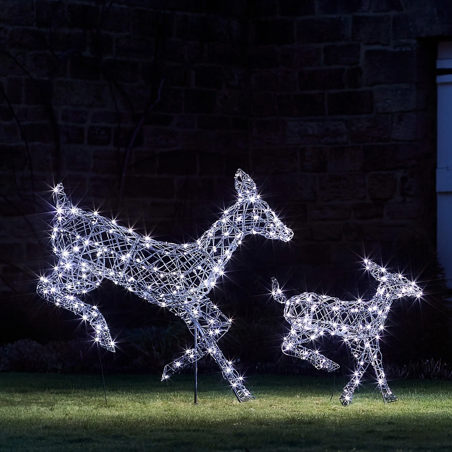 1m Regular Harlow Rattan Doe & Fawn Dual Colour LED Light Up Reindeer Duo - Image 3