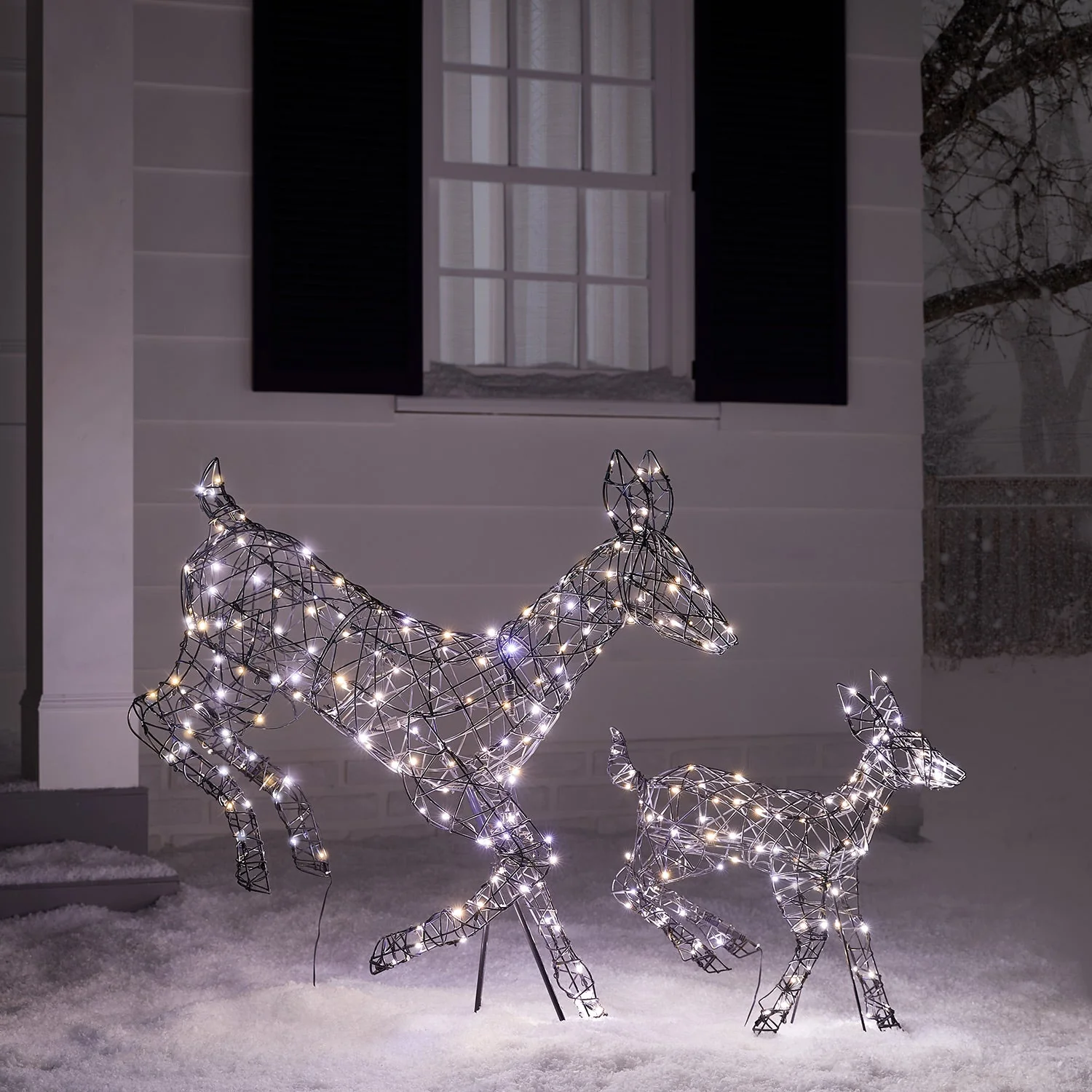 1m Regular Harlow Rattan Doe & Fawn Dual Colour LED Light Up Reindeer Duo - Image 5