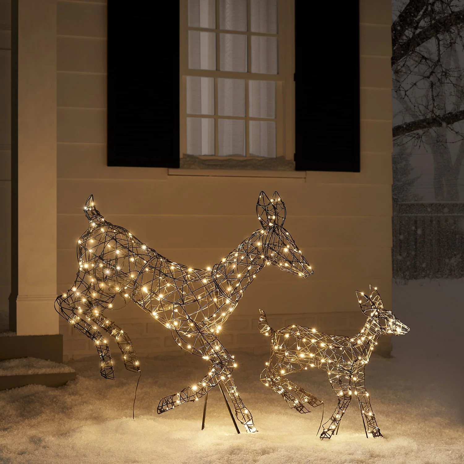 1m Regular Harlow Rattan Doe & Fawn Dual Colour LED Light Up Reindeer Duo - Image 4