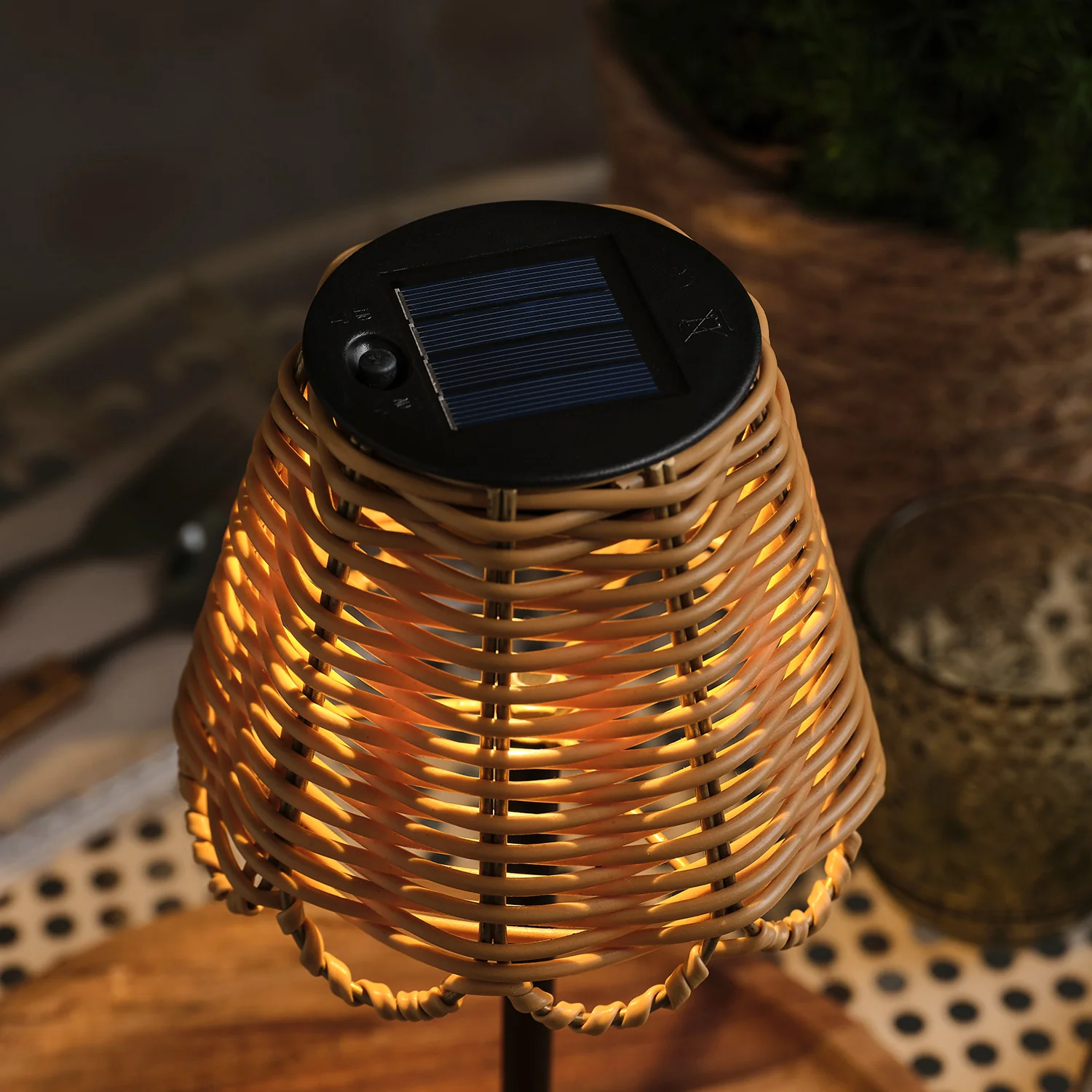 Solar Hygge Wicker Lantern and Kurv Table Lamp Bundle - Image 6