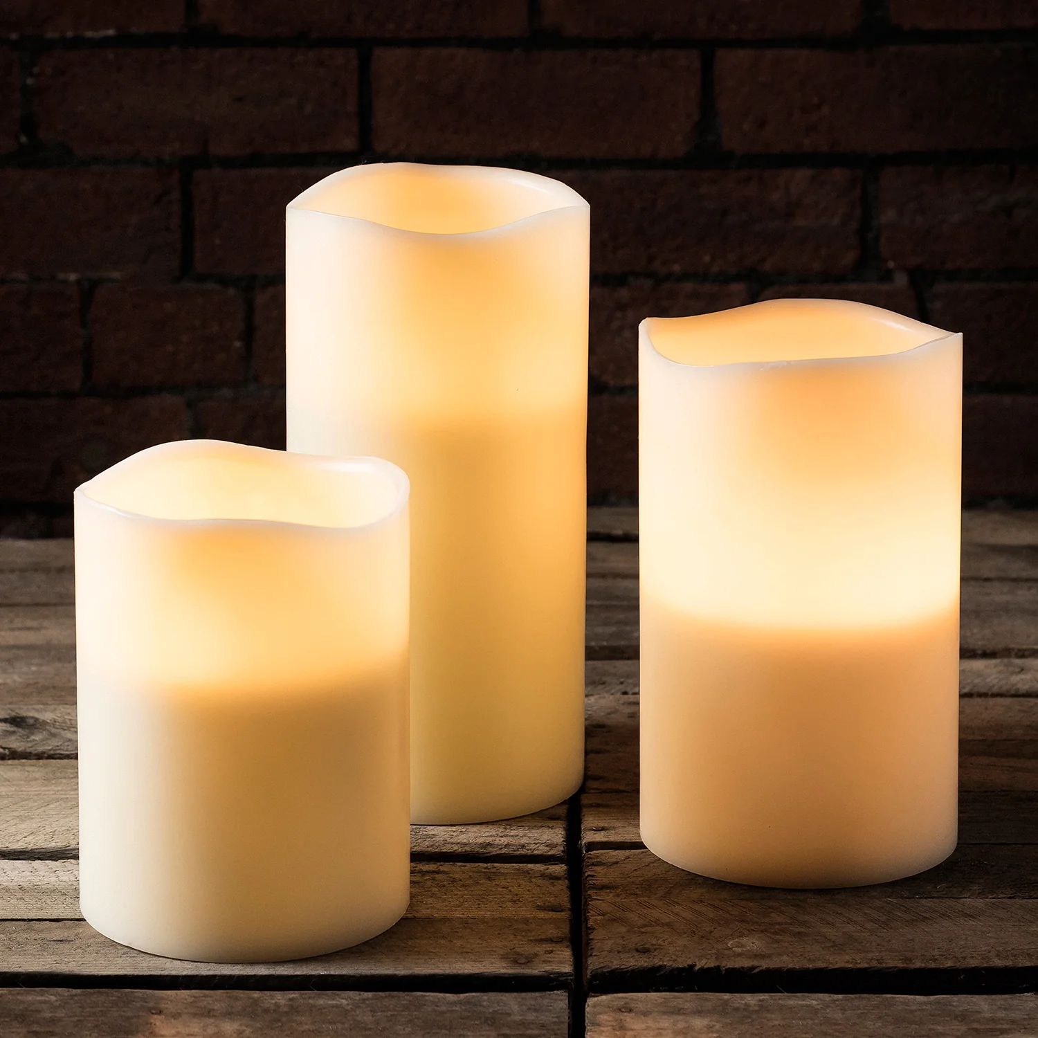Venti 3 Wick Hurricane Battery LED Candle - Image 3