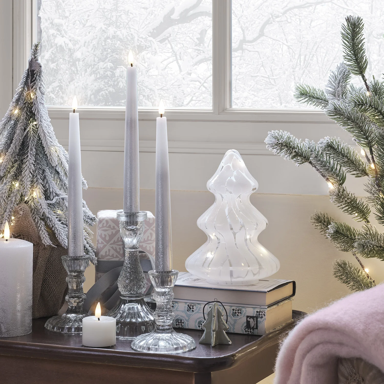 White Detail Glass LED Christmas Tree Decoration - Image 3