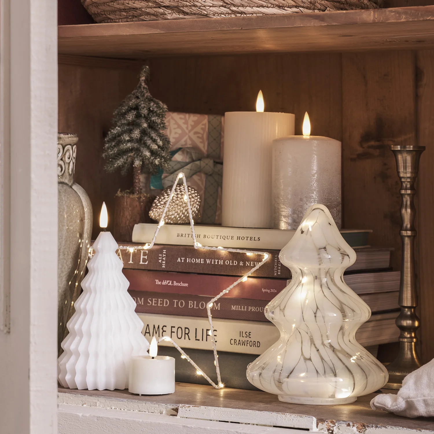White Detail Glass LED Christmas Tree Decoration - Image 4