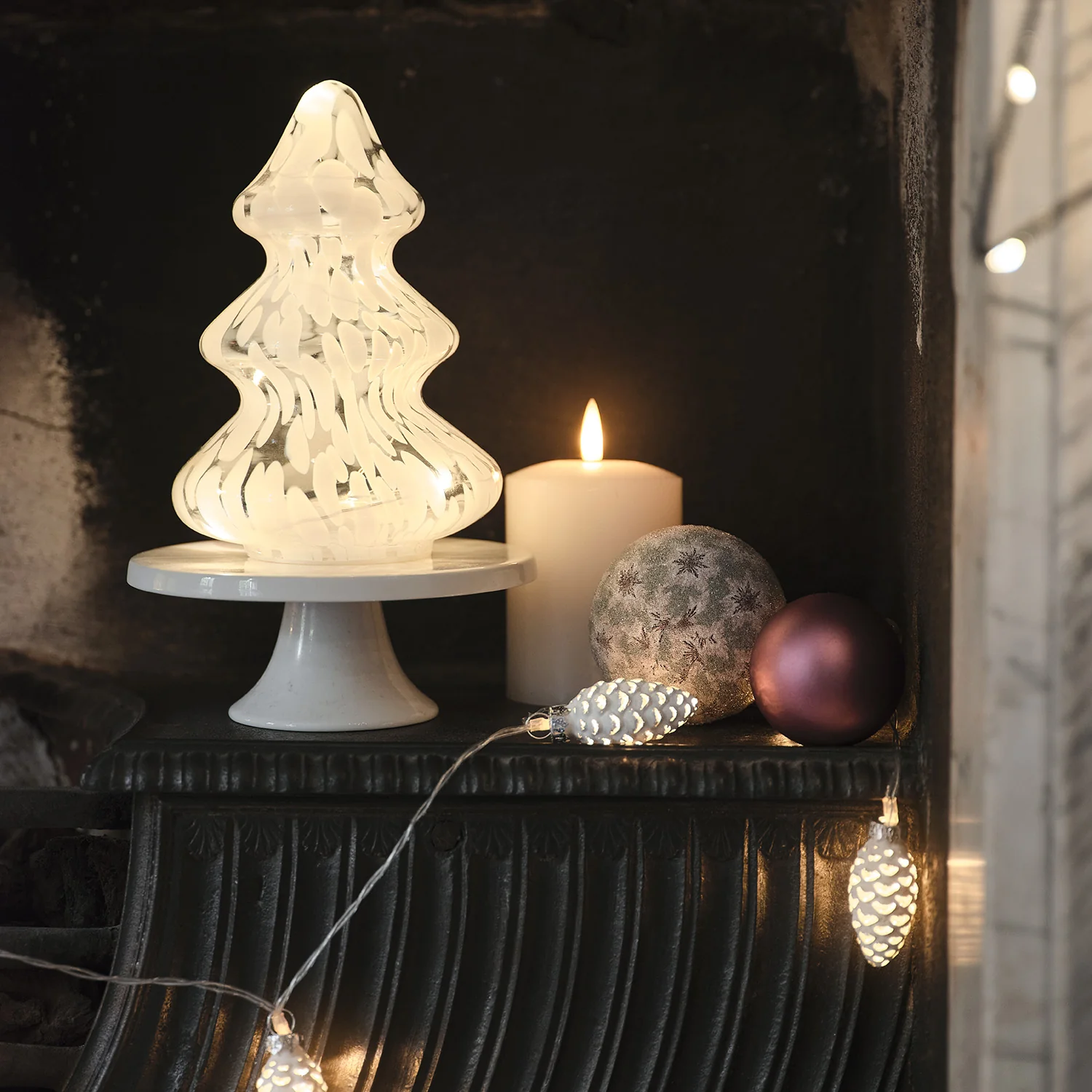White Detail Glass LED Christmas Tree Decoration - Image 9